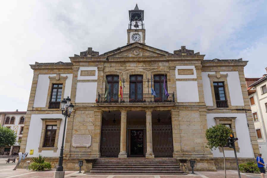 Principado de Asturias 006 - Cangas de Onís - Ayuntamiento.jpg